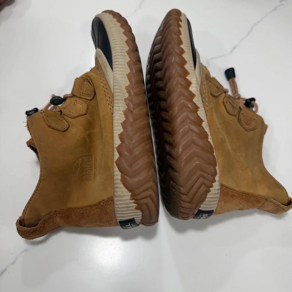 Sorel Out N About Plus Waterproof Duck Boots Tan Black Suede Ankle size  6